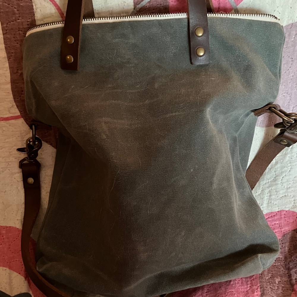 Red House Canvas Tote - Picture 8 of 12